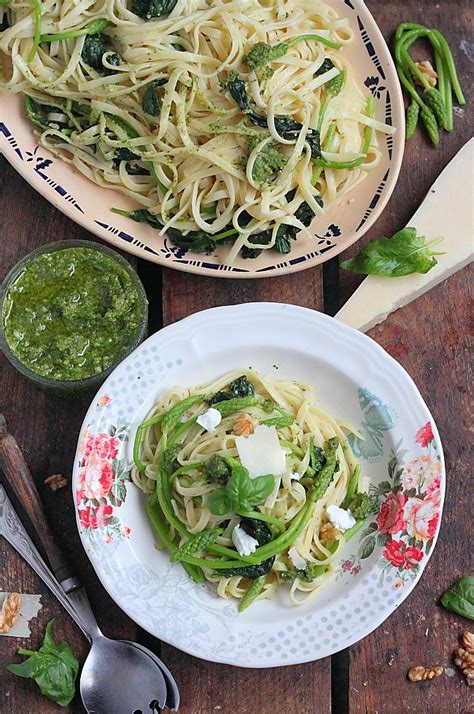 Pâte aux épinards, asperges sauvages et pesto de roquette