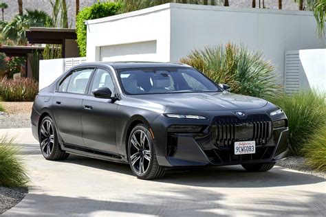 The New Bmw I7 Xdrive60 Frozen Deep Grey On Location Palm Springs 10