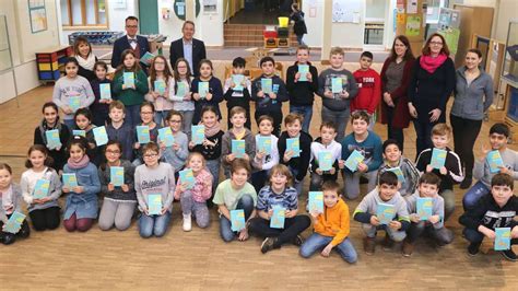 Spaß am Lesen fördern Rotary Club überreicht Bücher an Schüler der