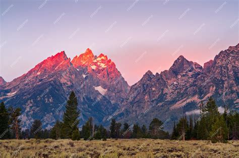 Premium Photo | Mountain peaks at grand teton at sunrise usa