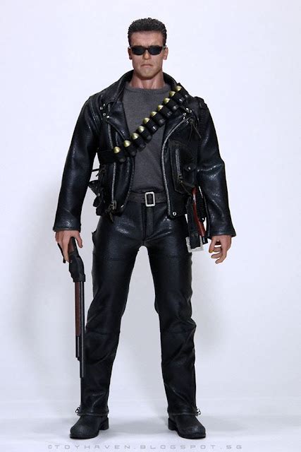 Toyhaven Comparing The 1 6th Arnold Schwarzenegger 12 Inch Figures Released By Hot Toys Plus
