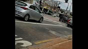 Gran bulto en la parada de autobús XVIDEOS