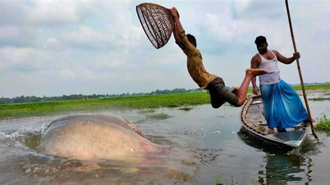 Best Flying Boat Fishing Experience In River Side Billbig Fish