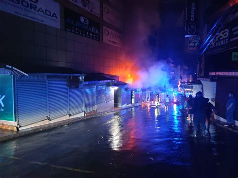 Incendio Arrasa Con Al Menos 16 Casillas En El Microcentro De Ciudad