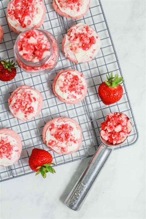 Strawberry Shortcake Crumble Cookies Lilies And Loafers