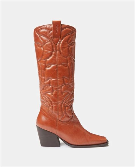 Womens Light Brown Cowboy Boots With Embroidery On The Leg And Block