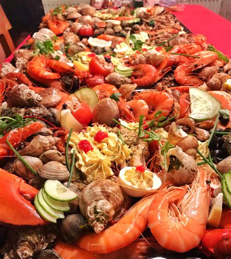 Lavish family seafood party : r/FoodPorn
