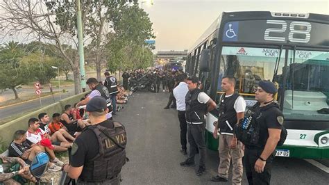 Incidentes En River 30 Detenidos Por Enfrentamiento Entre Barrabravas Locales