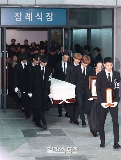 Shinee Jonghyun Funeral Shinee Jonghyun Jonghyun Shinee