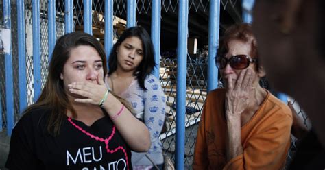 G1 Fãs choram ao deixar acampamento para show de Justin Bieber no Rio