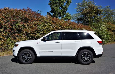 2017 Jeep Grand Cherokee Trailhawk 5 7 Hemi Road Test The Car Magazine