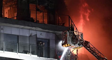 Incendio Valencia España EN VIVO Un gran incendio devora un edificio