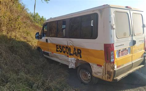 Cinco Pessoas Ficam Feridas Em Acidente Entre Van Escolar Carro Da