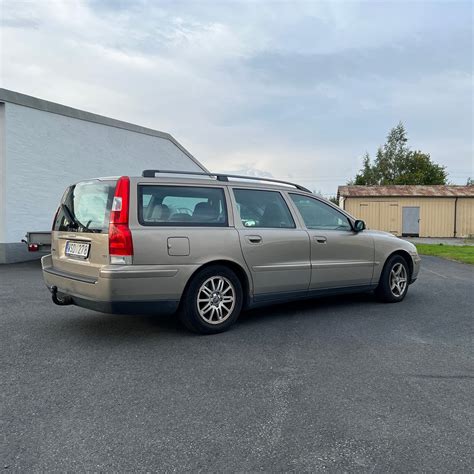 VOLVO modell V70 årsmodell 2005 Fordon Båtar Delar Bilar