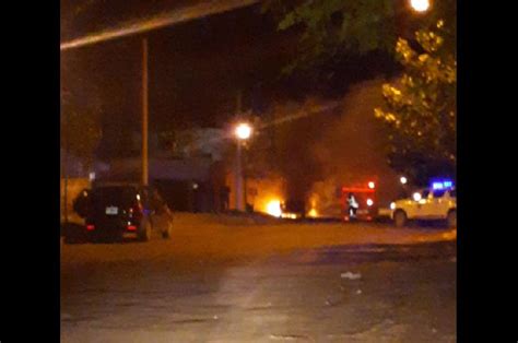 Incendiaron Un Auto En El Barrio San Cayetano El Diario De La Pampa