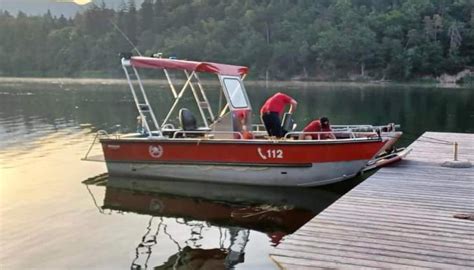 Cade Dal Materassino Nel Lago Morto A Vittorio Veneto Disperso Enne