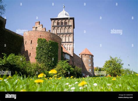 Burgtor Hi Res Stock Photography And Images Alamy