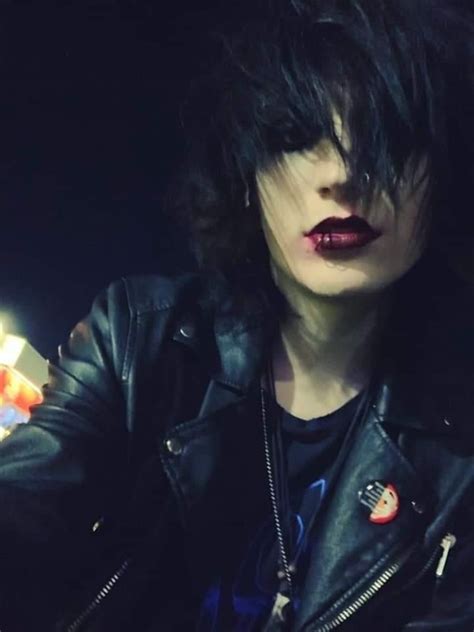 Pin By Fire Phenix Vampire On Johnnie Gilbert In Johnnie Guilbert Hot Emo Guy Emo Guys