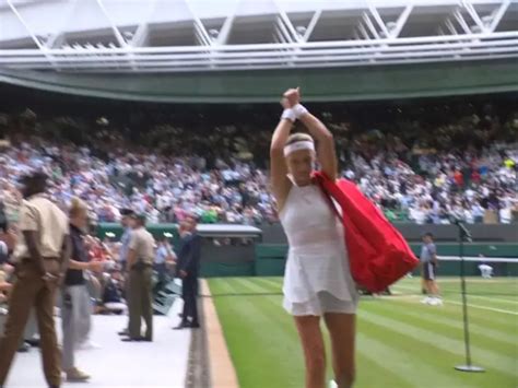 Victoria Azarenka Booed By The Wimbledon Crowd She Reacts With A