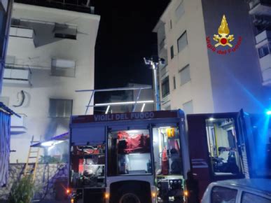 Formia Incendio In Un Abitazione Evacuato L Intero Stabile Foto