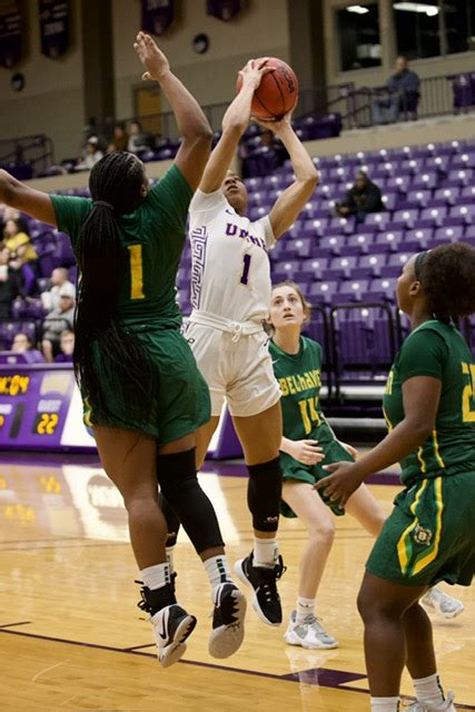 Umhb Womens Basketball Extends Win Streak To 20 In 61 53 Defeat Of