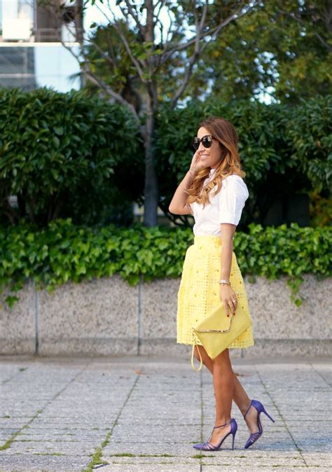 CON DOS TACONES YELLOW SKIRT Trajes De Color Amarillo Faldas