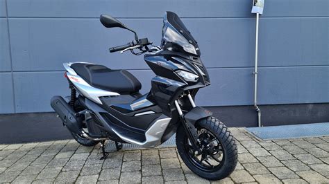 Neumotorrad Aprilia SR GT 125 Baujahr 2023 4 199 00 EUR