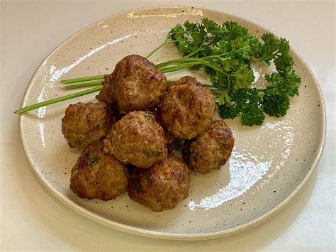 Juicy Meatball Recipe: Savory and Delicious