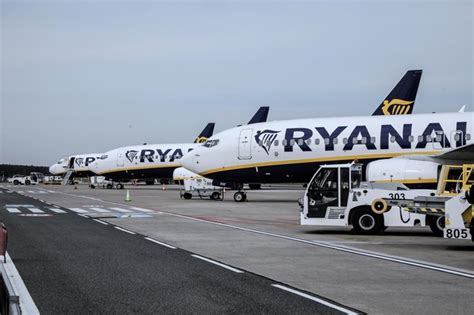 Ryanair Po Czenia Z Modlina Do Szczecina B D Zawieszone Rmf