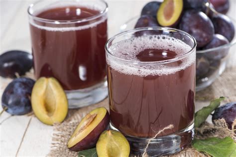 Don’t you know what to do with plums? Let’s juice them! | Magazine ...