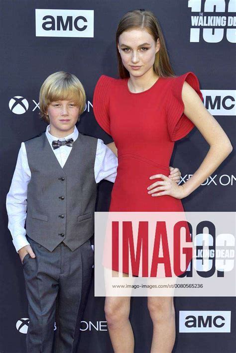 Macsen Lintz Und Madison Lintz Bei Der Feier Zur 100 Folge Der Amc Tv