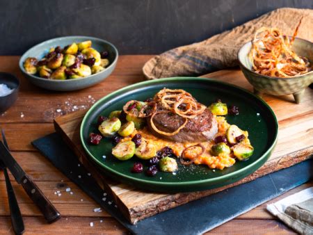 Gebratenes Rinderfilet Mit Kartoffelbrei Und Rosenkohl Rezept Eat Smarter