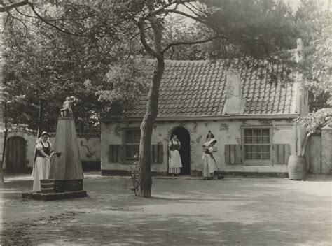 Efteling Eert Grondlegger Anton Pieck Met Vernieuwd Plein