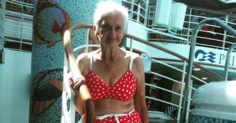 Mujer de años en bikini está sacudiendo a todo internet