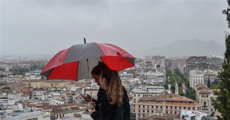 Tiempo En Granada Lluvia Fr O Y Cae La Cota De Nieve A Los Metros