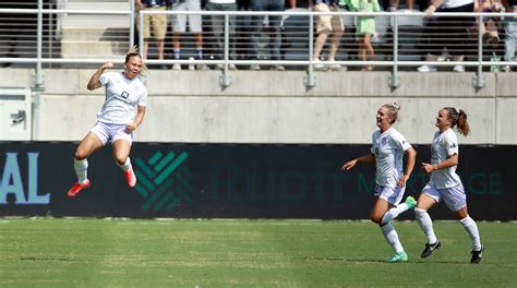 Ebony Salmon Lifts Racing Louisville Over Houston In Nwsl Debut Just