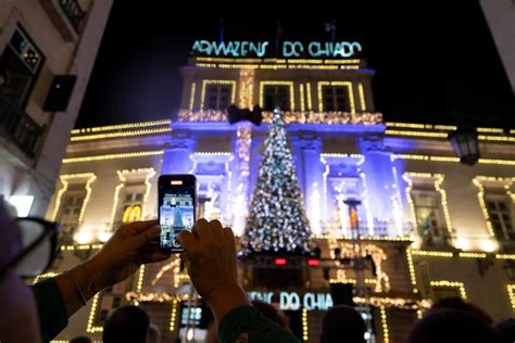 Natal Chega Baixa De Lisboa E Traz O Pai Natal O Comboio Um Mercado