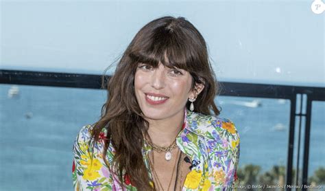 Lou Doillon blonde platine et ventre plat mois après l accouchement