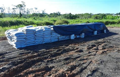 Balsa do Deracre transporta insumos para pista de pouso do aeródromo de