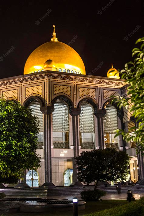 Premium Photo | Night view of jame asr hassanil bolkiah mosque in ...