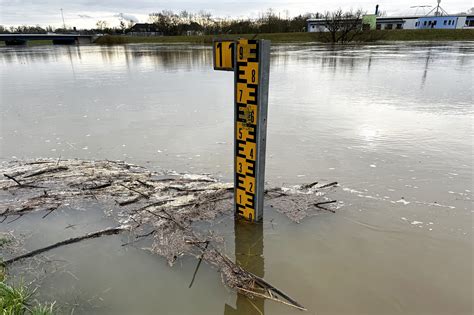 Hochwasserlage Pegel Der Lippe In Dorsten Stagniert