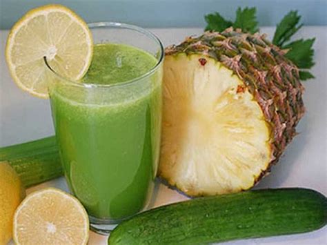 Jugo de sábila con piña y pepino para desinflamar el colon