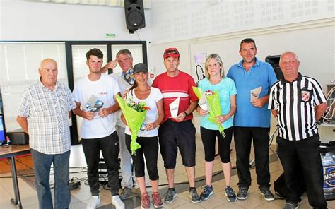 Pétanque 24 équipes au concours en triplettes mixtes Le Télégramme