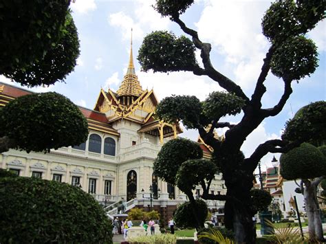 Bangkok Sightseeing: Wat Pho and Wat Phra Kaew - Adventurous Kate