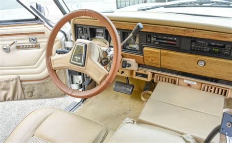 The Right Look: 1990 Jeep Grand Wagoneer