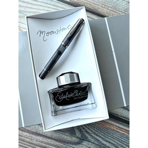 Pelikan Fountain Pen T Box Set Special Edition Classic M205