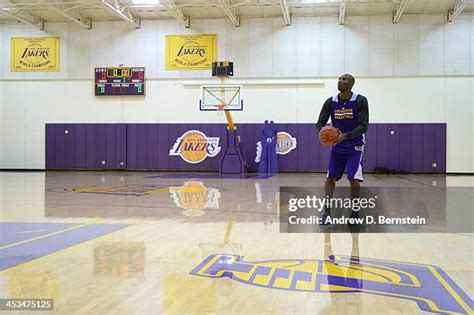 Kobe Bryant Practice Photos and Premium High Res Pictures - Getty Images