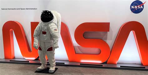 nasa ra mat bo  du hanh vu tru   moi thay  bo  cu da hon
