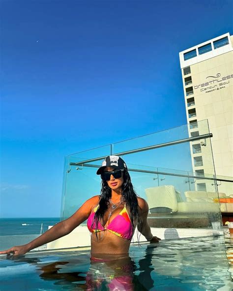 Diosa Pamela Díaz saca aplausos con sus fotos en bikini desde Cancún