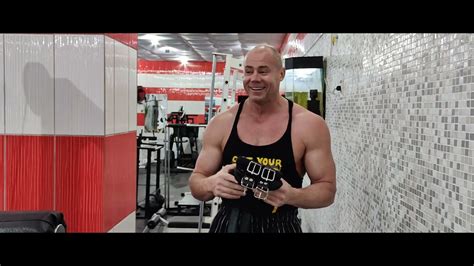Как правильно висеть вниз головой - YouTube